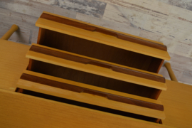 klein dressoir/kaptafel