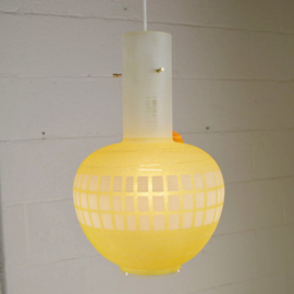 gele bolvormige lamp