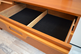 dressoir met lichte handgrepen