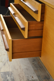 klein dressoir/kaptafel