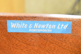 white and newton dressoir