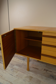 klein dressoir/kaptafel