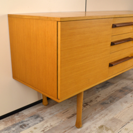 klein dressoir/kaptafel