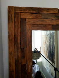Spiegel met oud eiken houten lijst