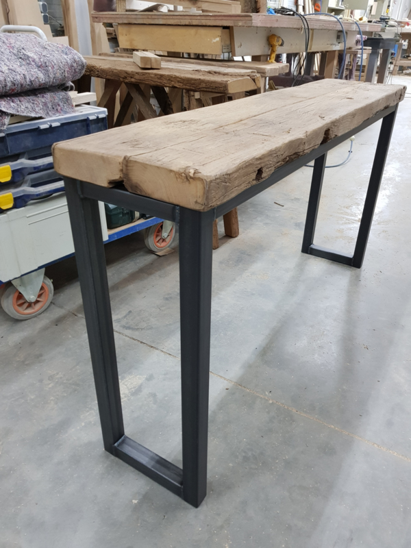 Verdienen medeklinker beroemd Sidetable met eiken wagonplanken blad en robuust stalen frame | Sidetables  | mijnmeubel.com