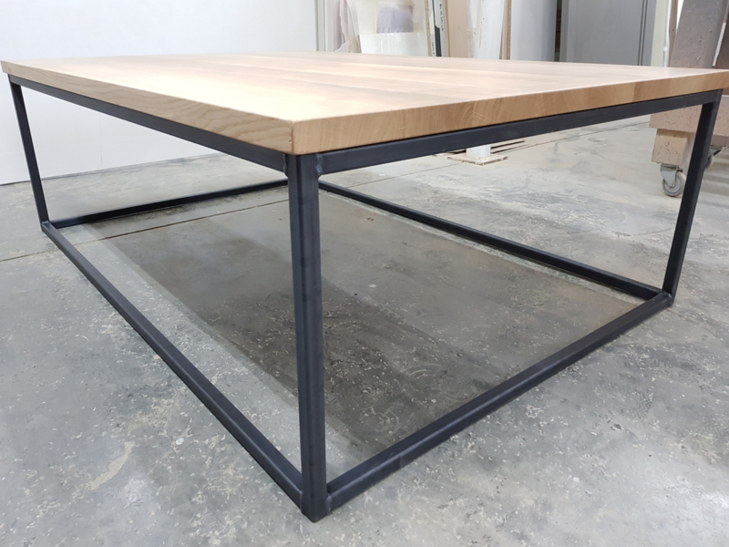 Salontafel 120x80 eiken massief geschaafd met zwart stalen frame slank