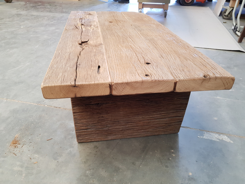 salontafel eiken wagonplanken met houten onderstel Salontafels eiken