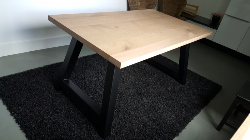 Eiken Tafel Schuren