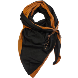 Lot83 driehoek sjaal Fien Twin met stoer leren bandje, Almond/Zwart