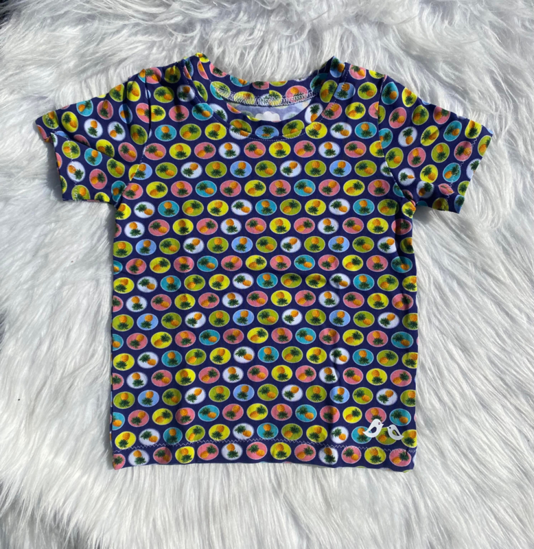 T-shirt 110-116 Pineapples
