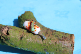 Rups op wit/oranje kraal