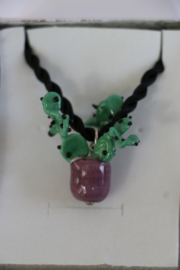 cactus in paarse pot