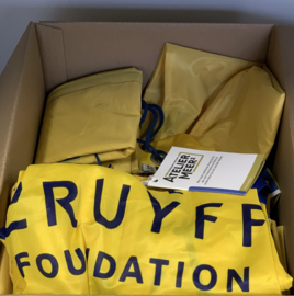 Tassen en tasjes voor de Cruyff Foundation