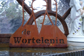 de Wortelepin staander Cortenstaal met tekst 140 x 223mm