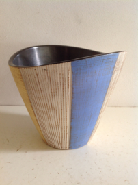 Bloempot. West-Germany. Dumler en Breiden.