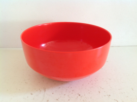 Schaal. Rood en groot.