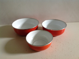 Set emaille schaaltjes.