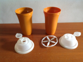 Shaker. Tupperware.