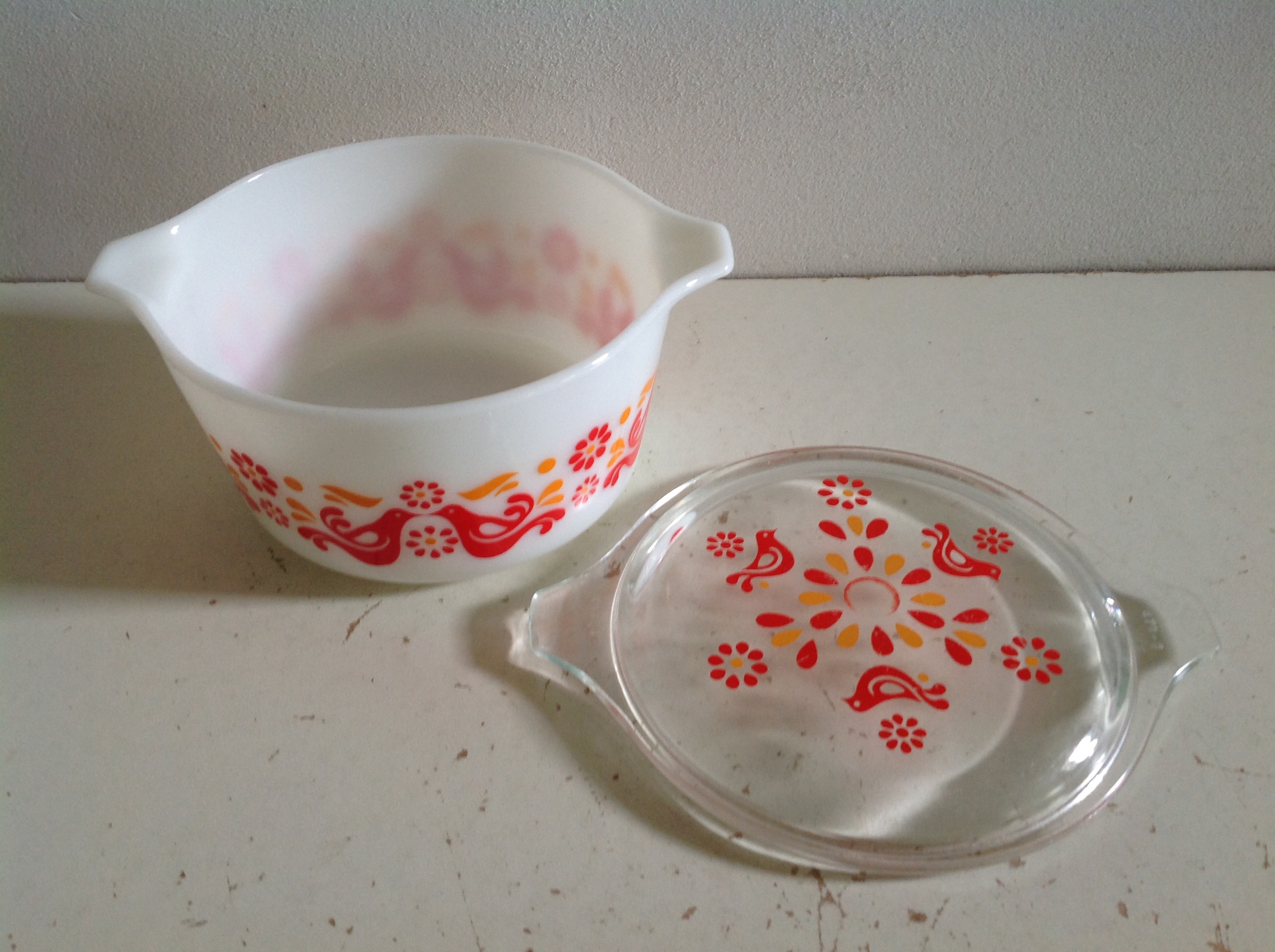 Schaal. Merk: Pyrex.