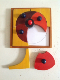 Schoolpuzzel. Hout.