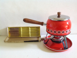 Emaille fondue set.