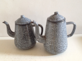 Theepot. Emaille.