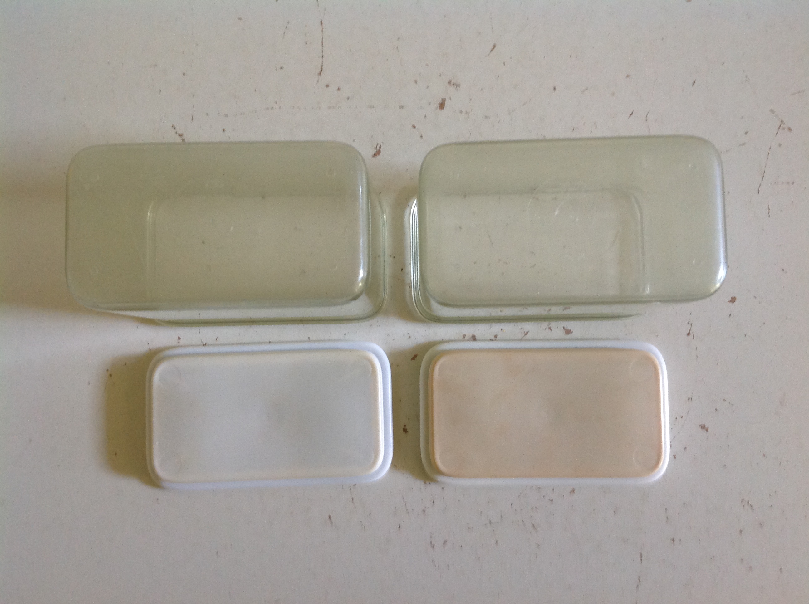 Kleine voorraadbus. Mepal.