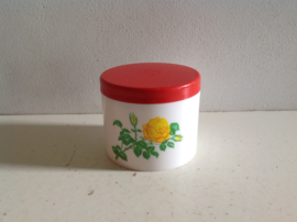 Wattenpotje. Gele roos.
