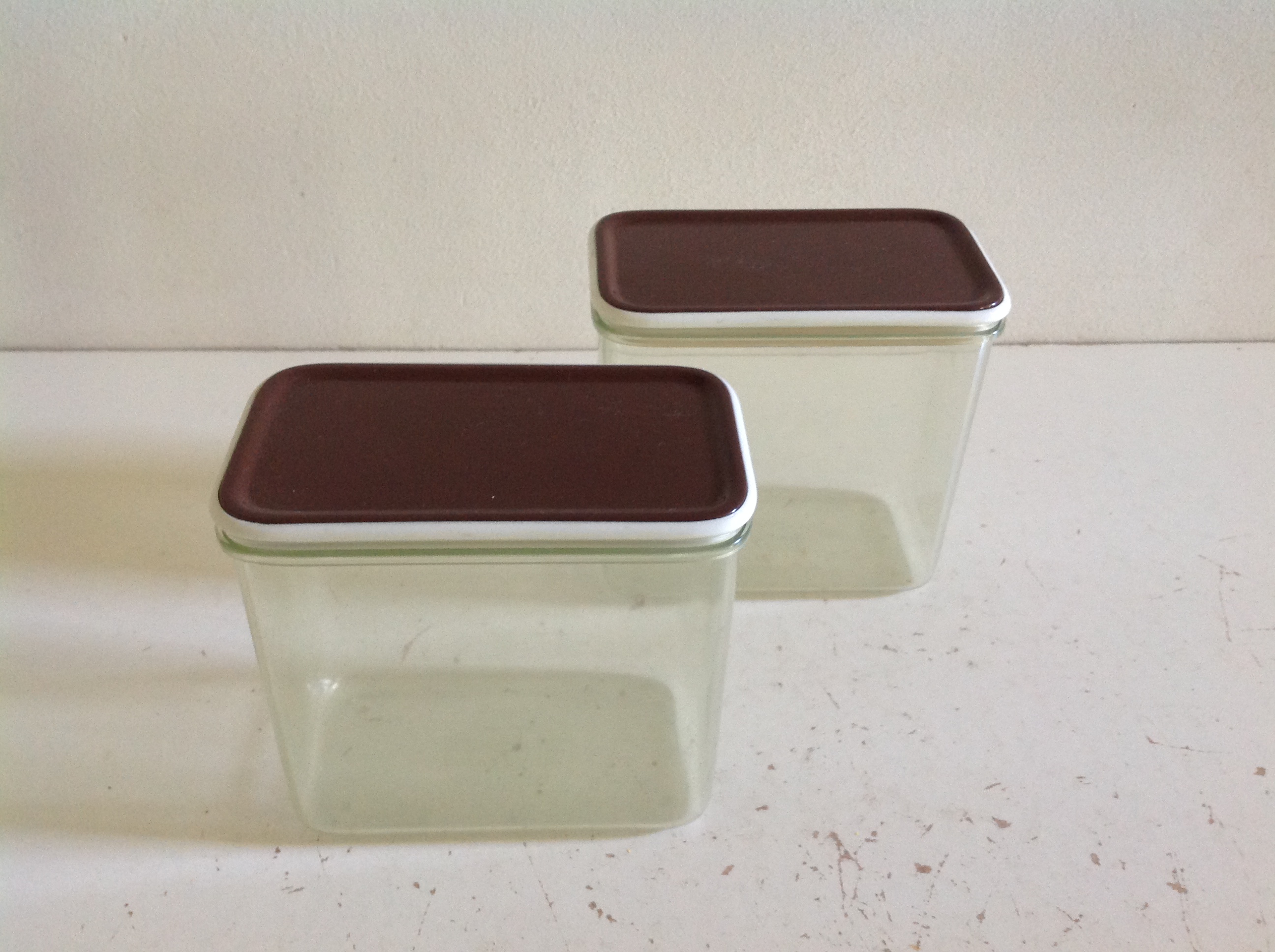 Kleine voorraadbus. Mepal.