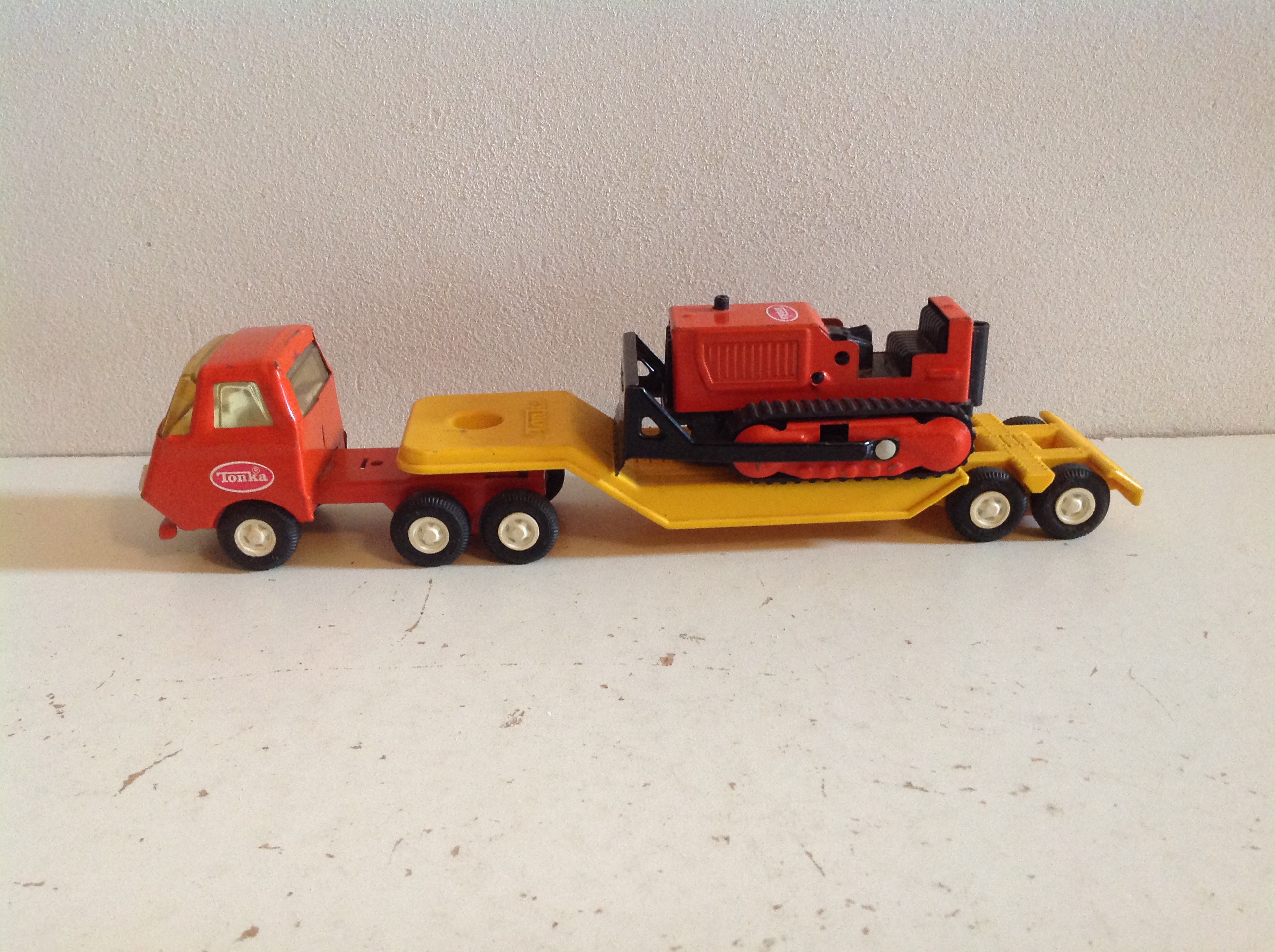 Tonka. Truck met oplegger.