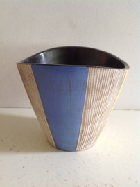 Bloempot. West-Germany. Dumler en Breiden.