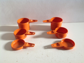 Maatbekerset. Tupperware.