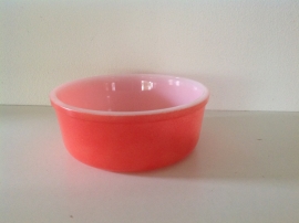 Arcopal. Schaal rond. Pastel rood. 18 cm.