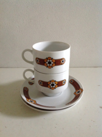 Kop en schotels.  Wet-Germany.