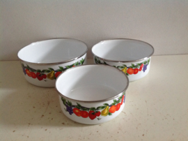 Set emaille schaaltjes.