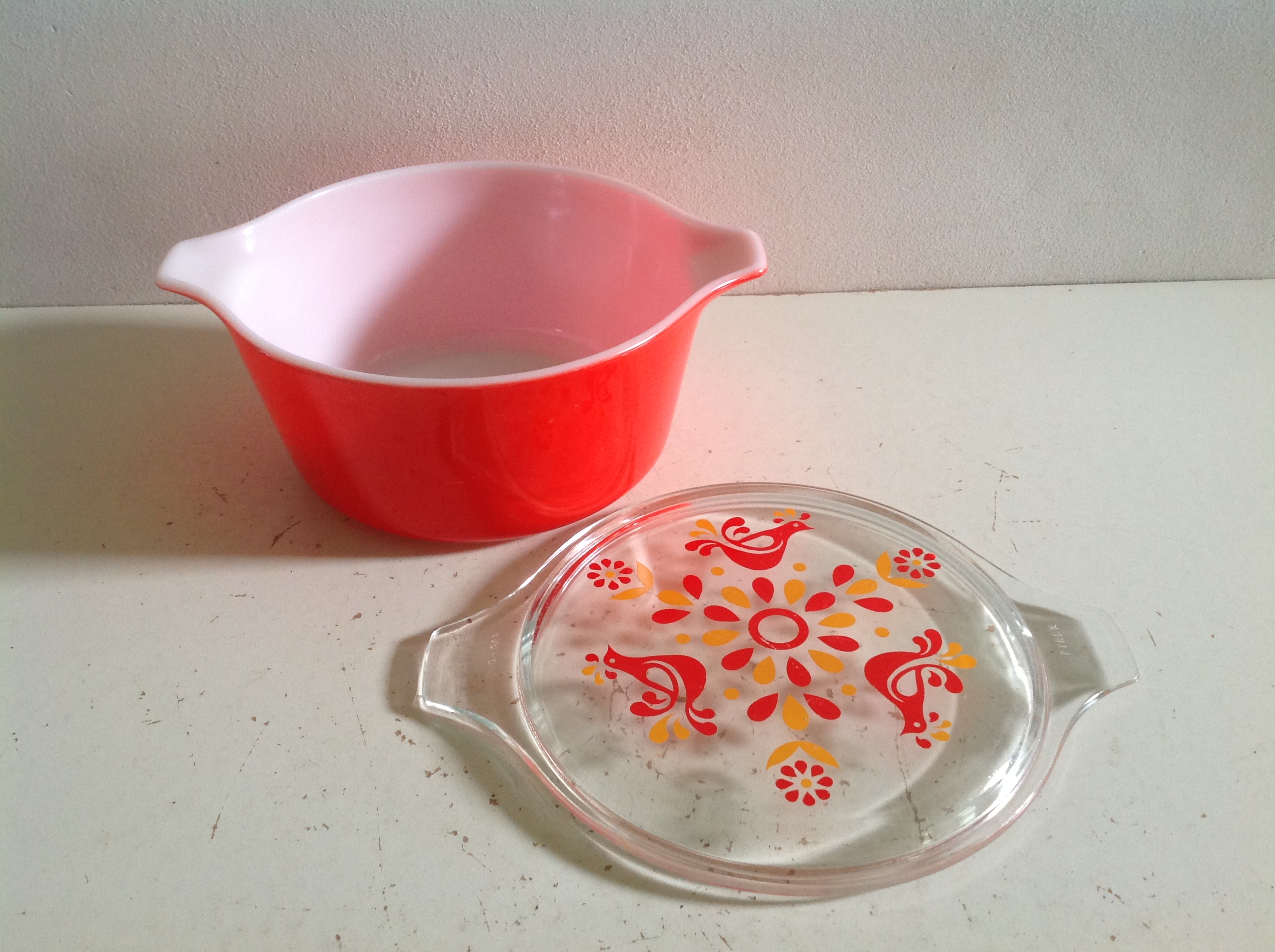 Schaal. Merk: Pyrex.