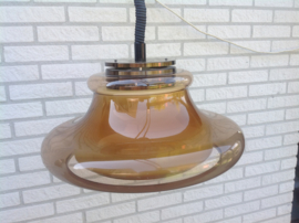 Design hanglamp. Plexiglas (smoke kleur) geborsteld aluminium. 70’s.