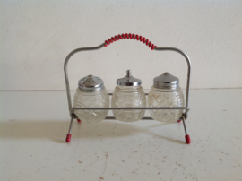 Rekje met glazen potjes. 60’s.