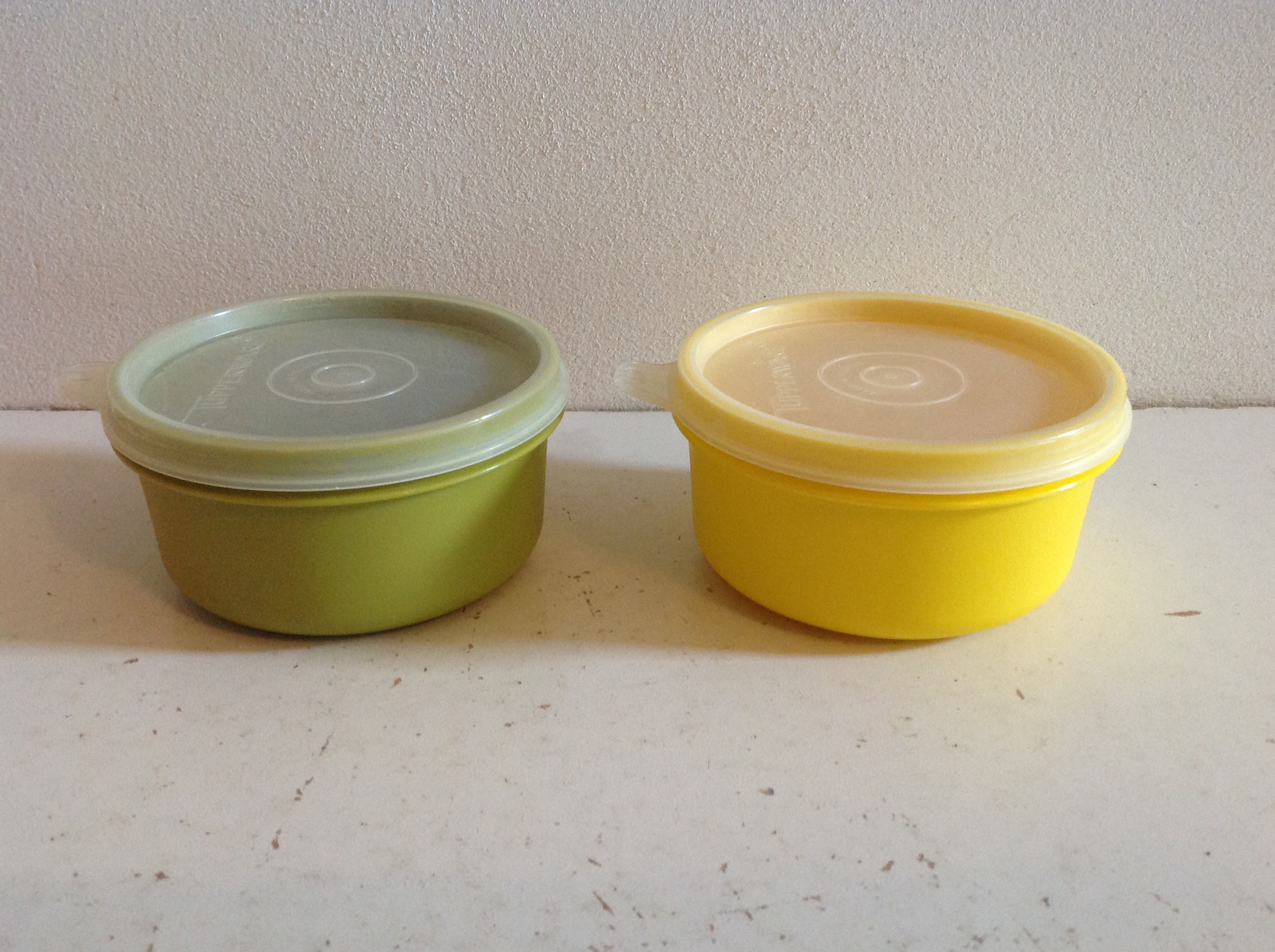 Tupperware bakje. Olijfgroen