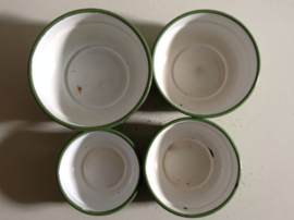 Set schalen. Emaille. Groen.