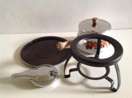 Emaille fondue set.