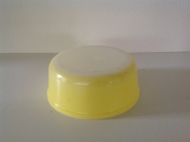 Arcopal. Schaal rond. Pastel geel. 18 cm.