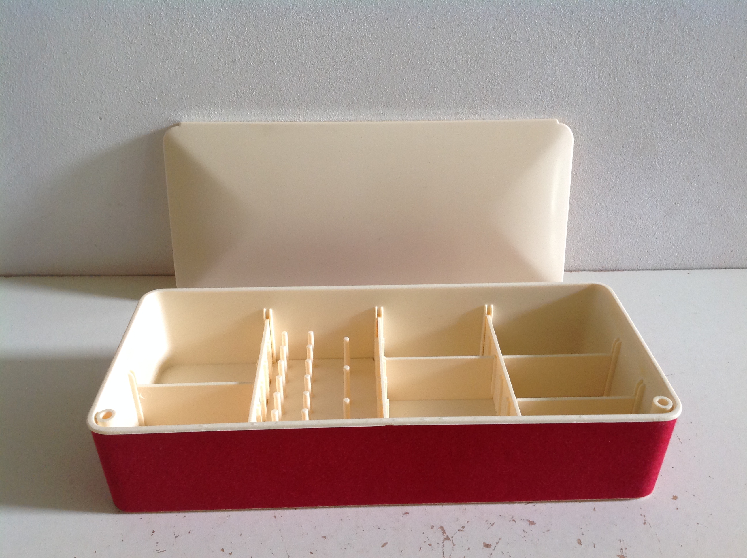 Naaigarnituren opbergbak.