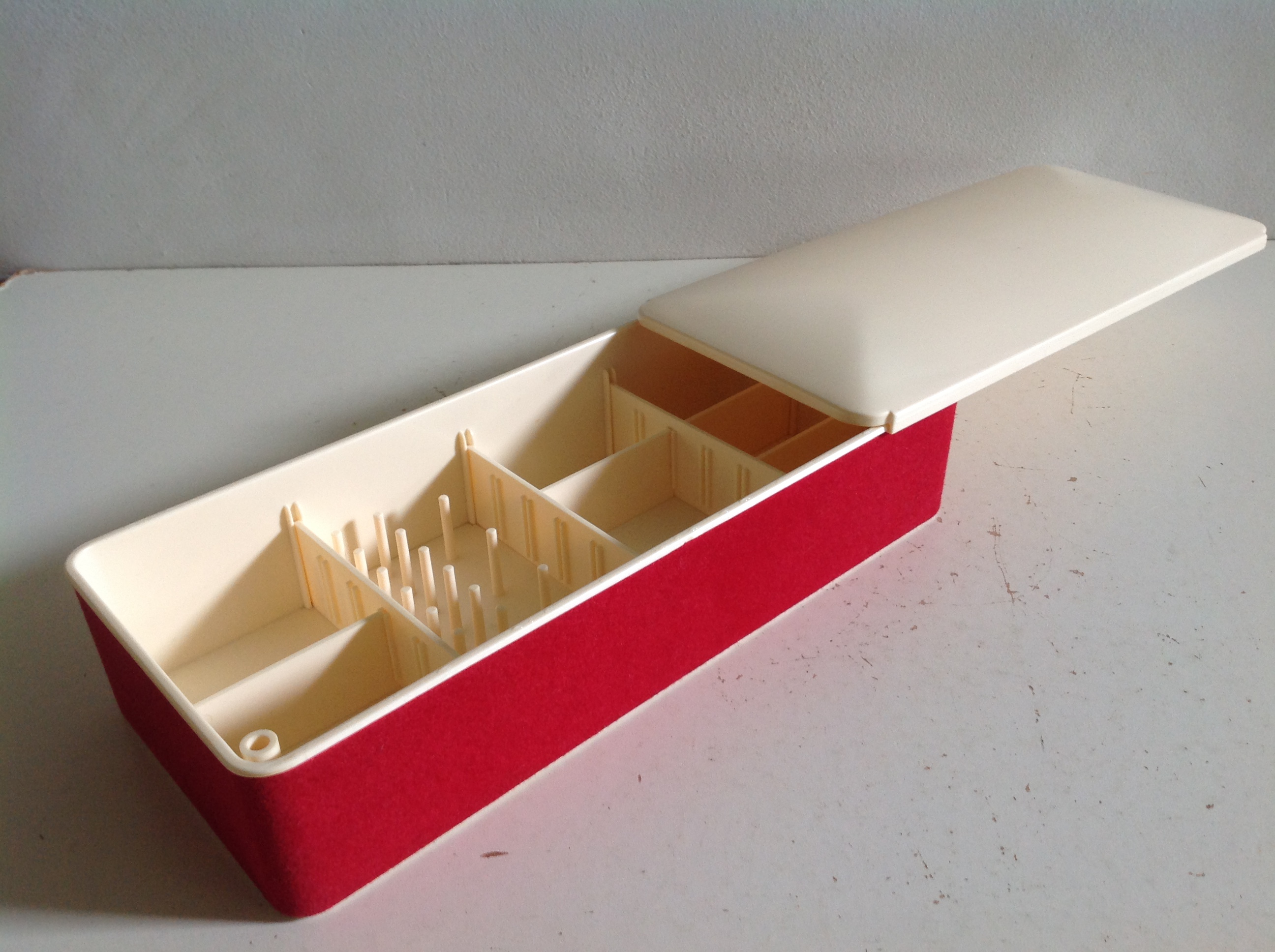 Naaigarnituren opbergbak.