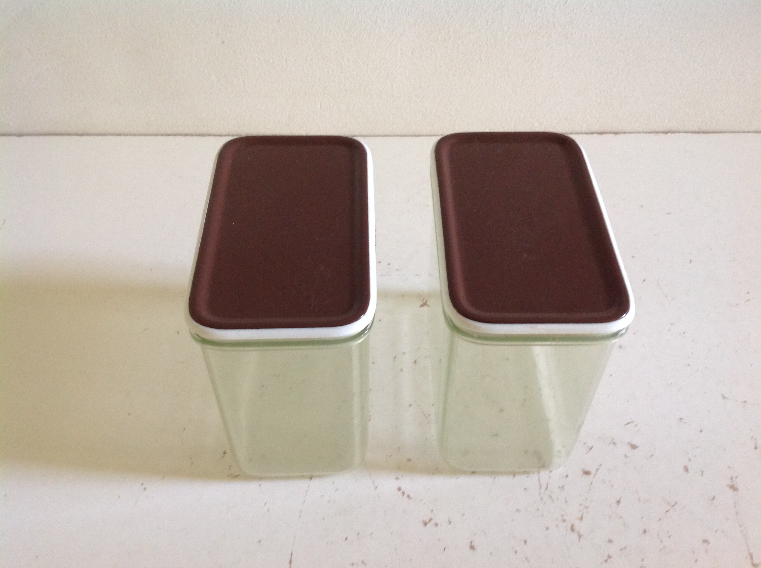 Kleine voorraadbus. Mepal.