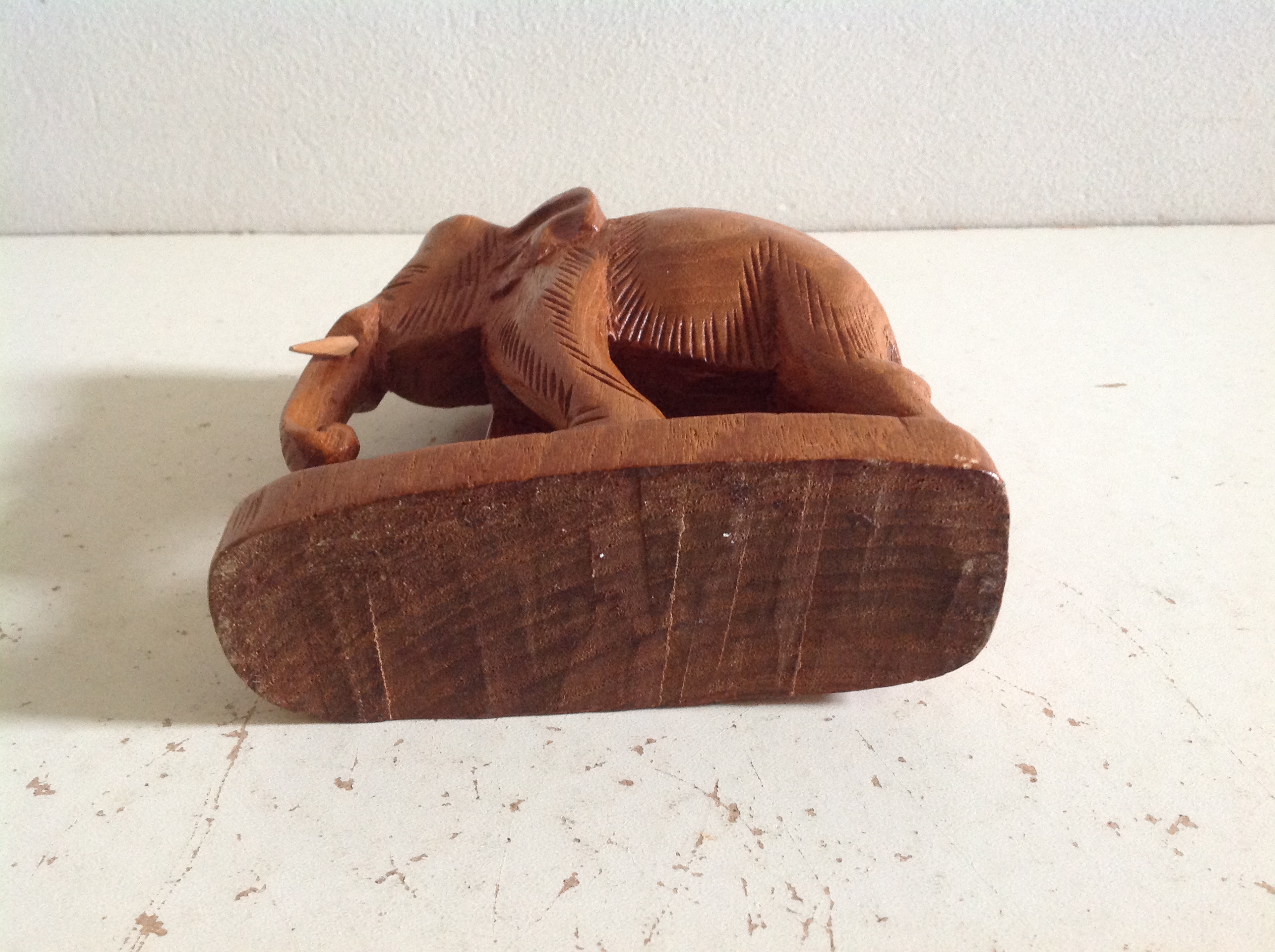 Olifant. Hout.