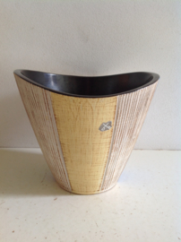 Bloempot. West-Germany. Dumler en Breiden.