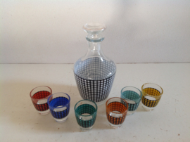 Borrelset. Glazen fles met 6 glazen. 60’s.