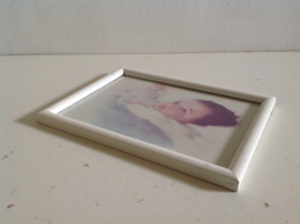 Wanddecoratie. Baby wakker.