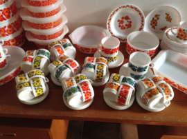 Kop en schotel. Arcopal. Lotus.